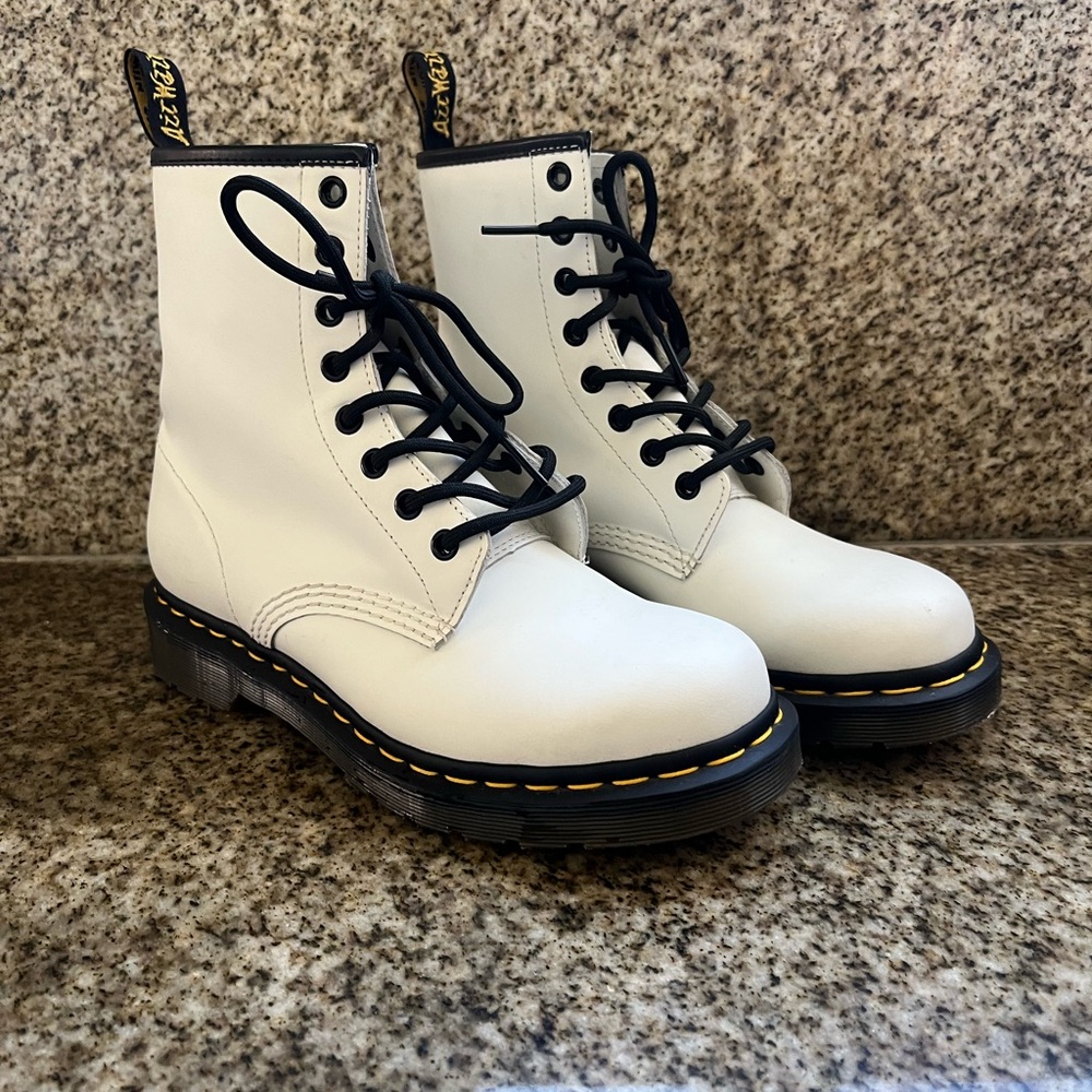 Dr. Martens White Leather Combat Lace-Up Ankle Boots Women Round Toe Rubber 7